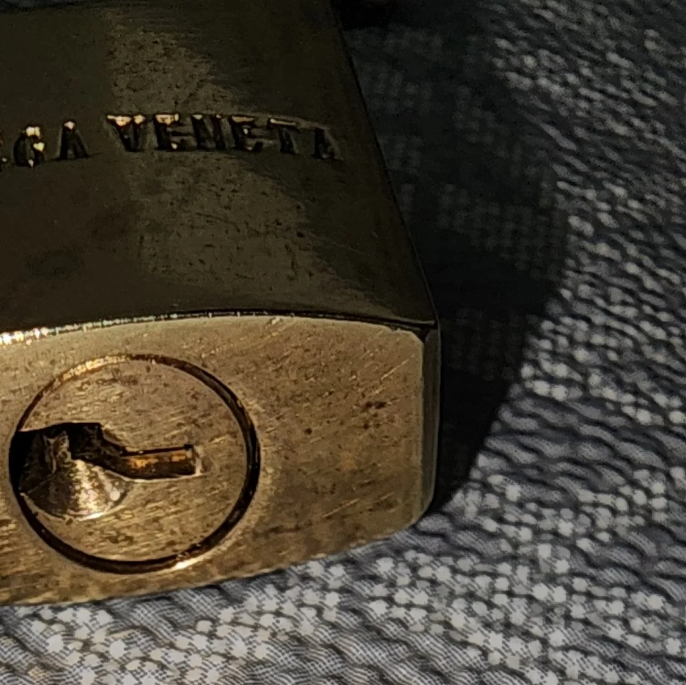 BOTTEGA VENETA Padlock with 2 Keys - Picture 3 of 7